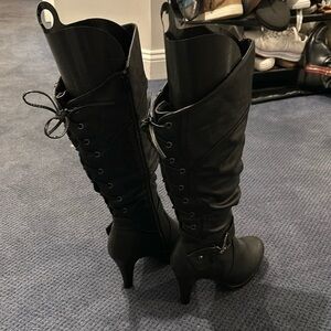 Heeled platform boot